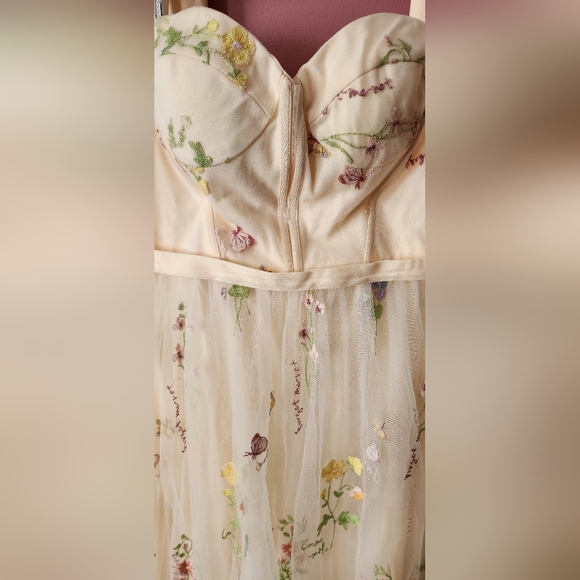 Delicate Flower Embroidered Formal Dress - Picture 5 of 7